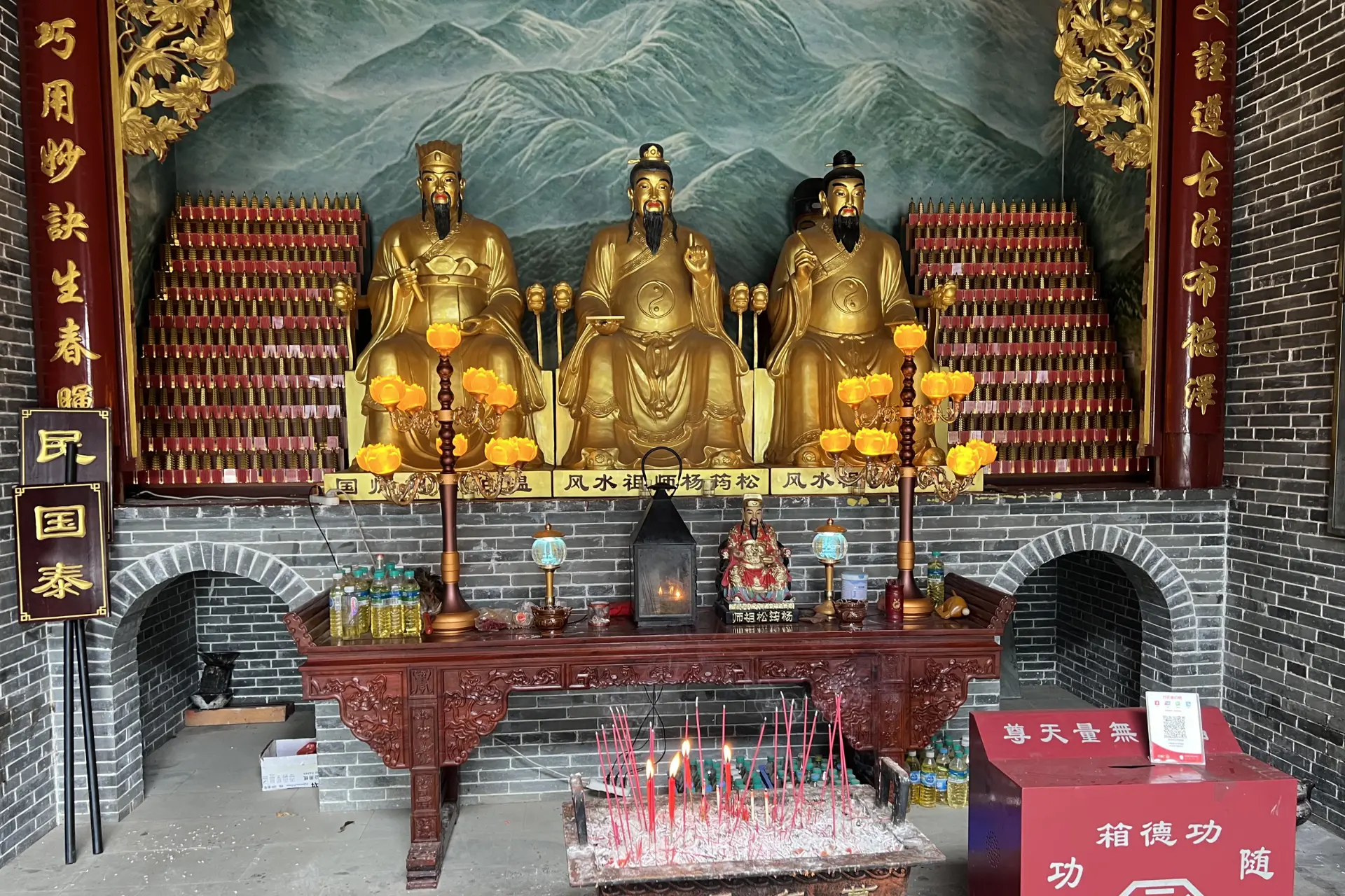 Yang Gong aux différents stades de son évolution professionnelle